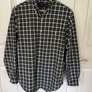 Ralph Lauren mens button down long sleeve collar shirt. Size M